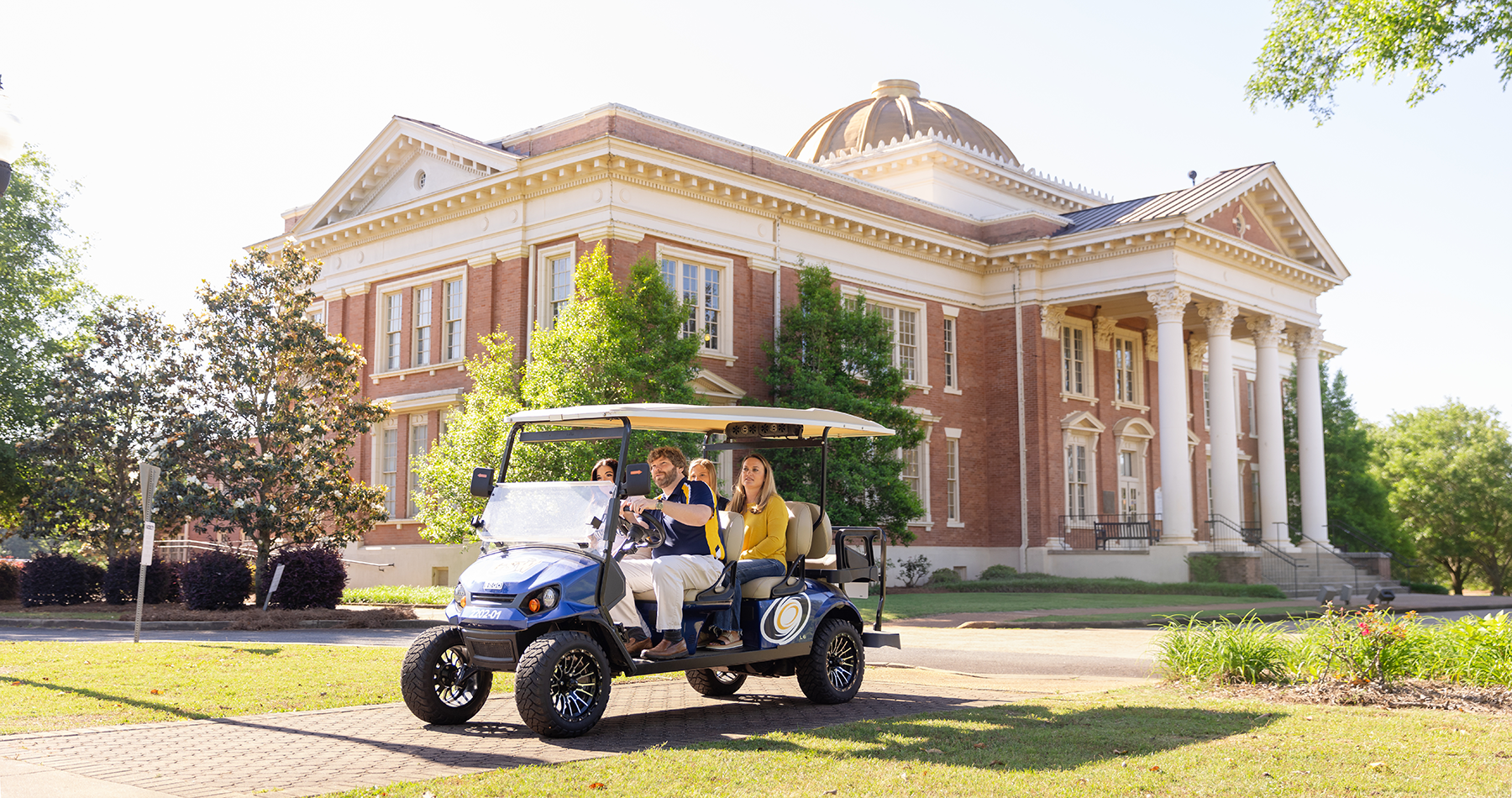 Prospective student taking a campus tour