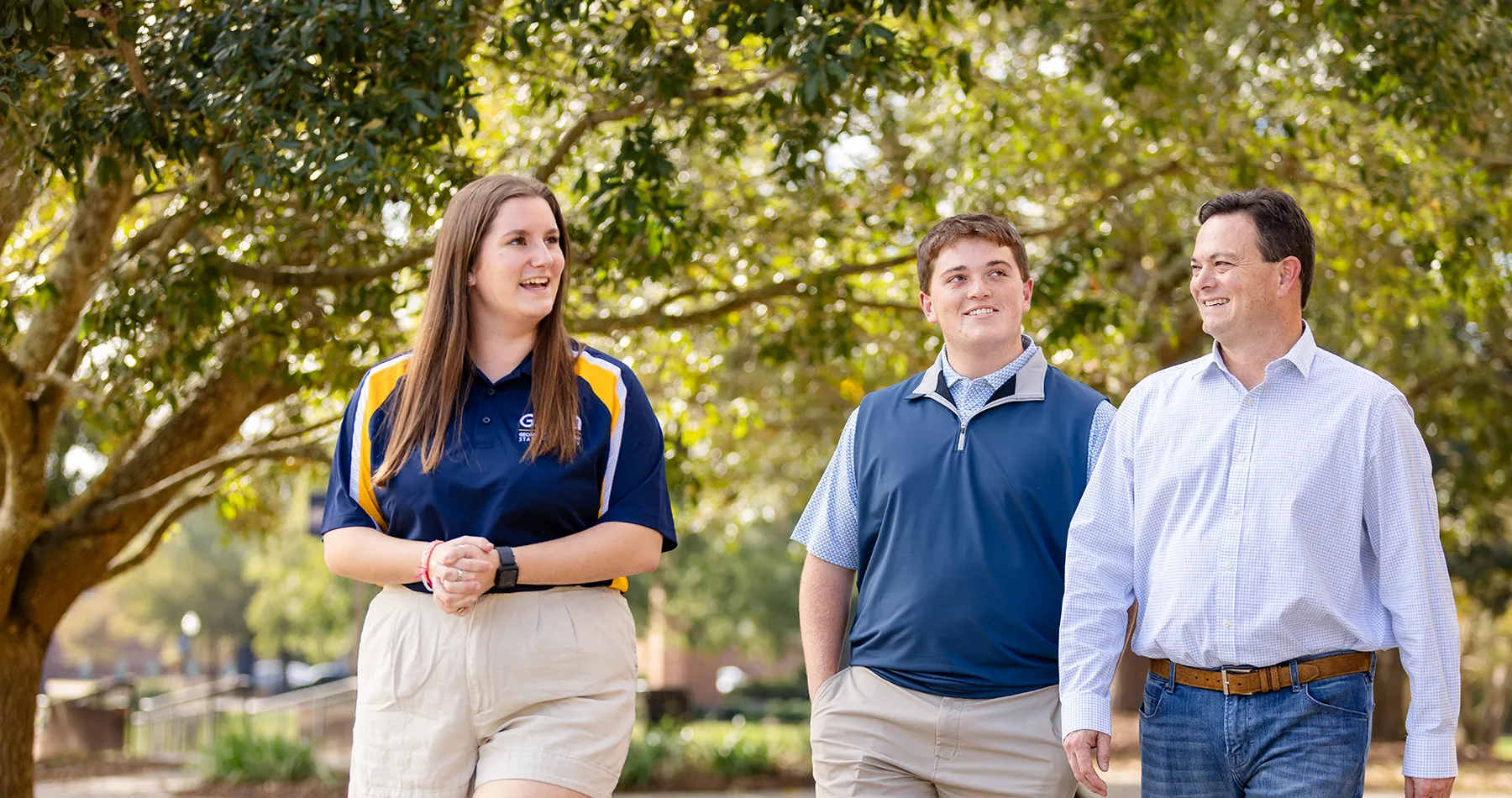 Admissions counselor giving campus tour