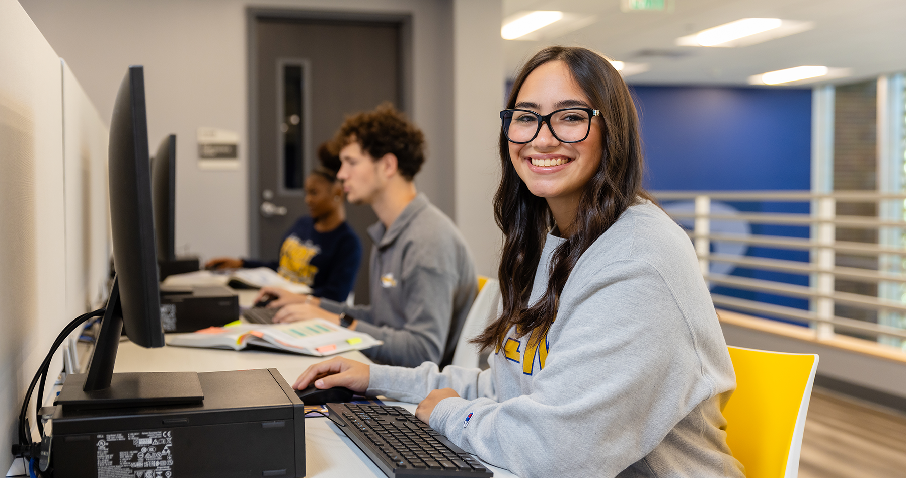 GSW students on computers
