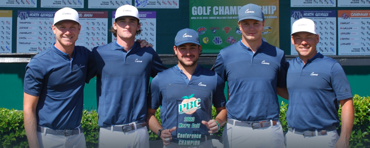 golf team with trophy