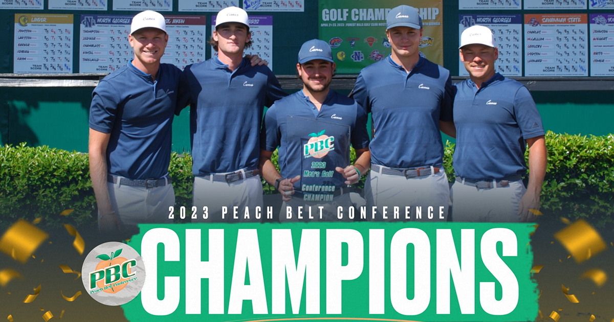 golf team with their trophy