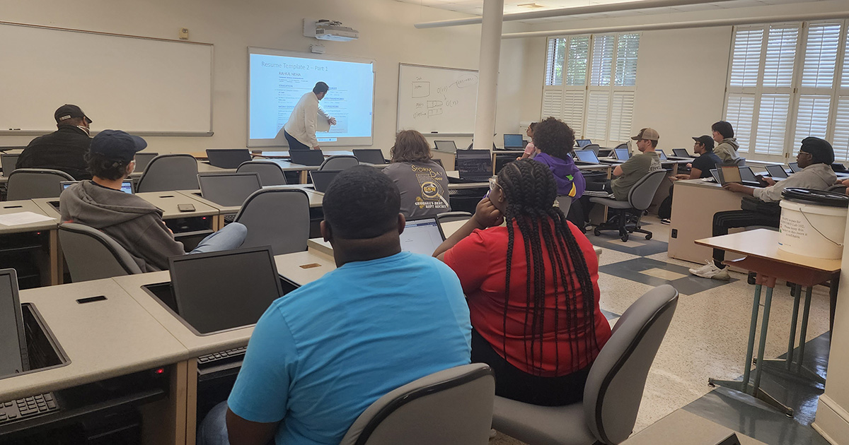 students attend resume workshop in classroom