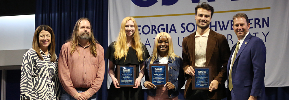 female and male students holds award alongside GSW administrators