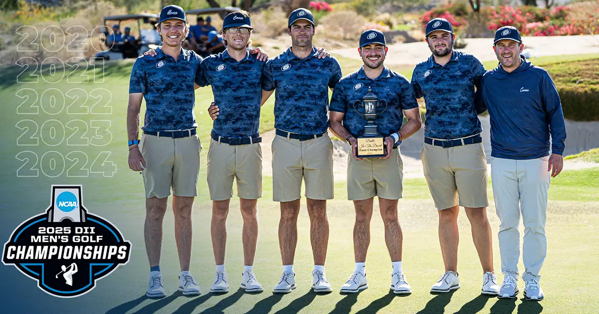 golf team with trophy