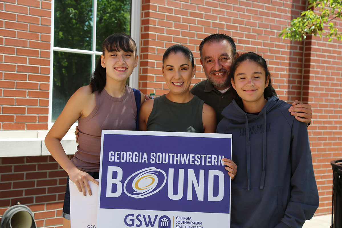 Incoming GSW student poses with parents.