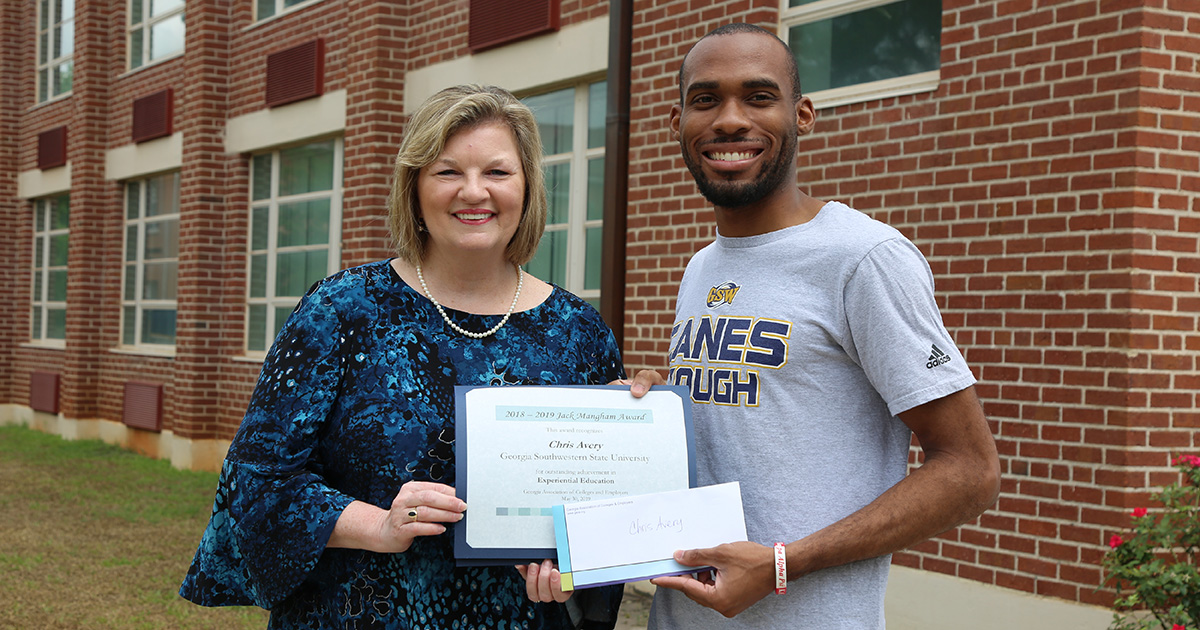 Chris Avery gets award from Sandra Fowler