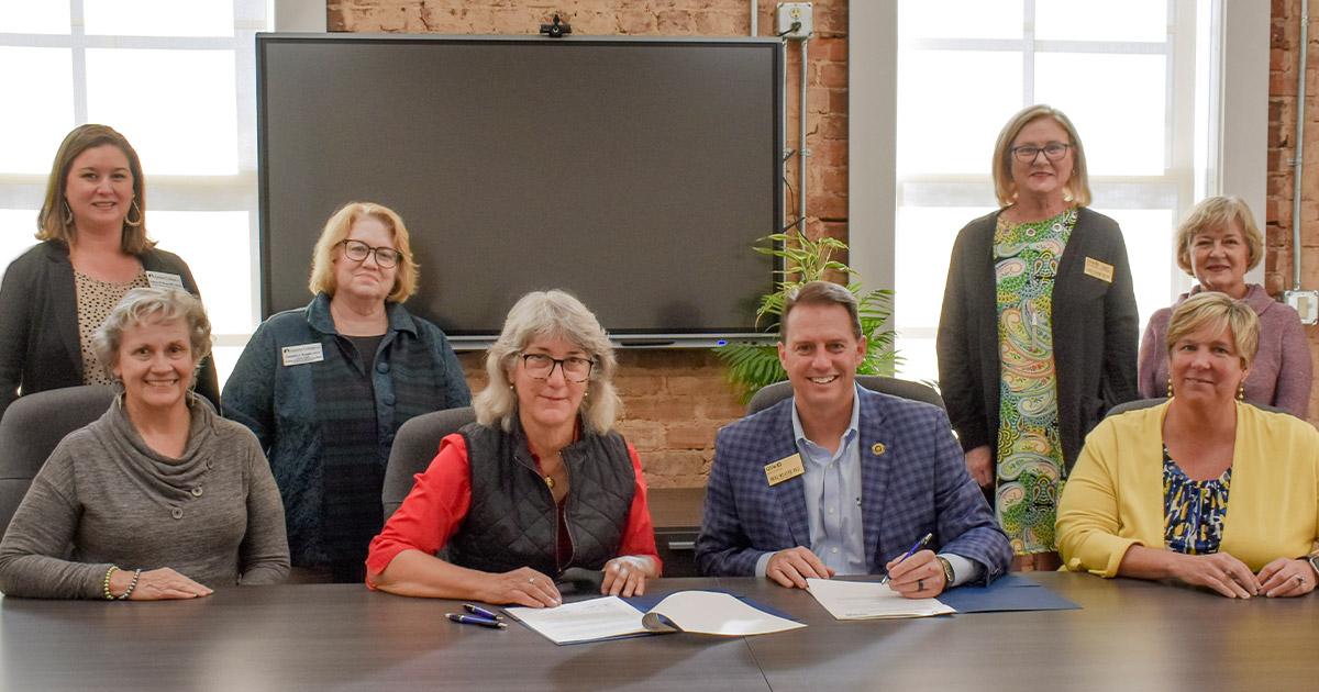 President Weaver signs memorandum of transition with Andrew College