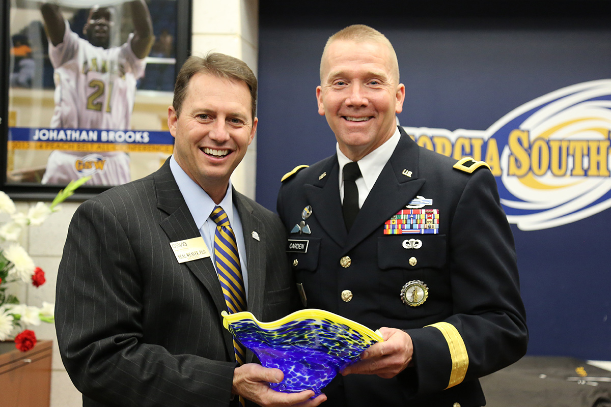 General Thomas Carden receives handblown glass bowl from GSW's Department of Visual Arts from President Weaver.