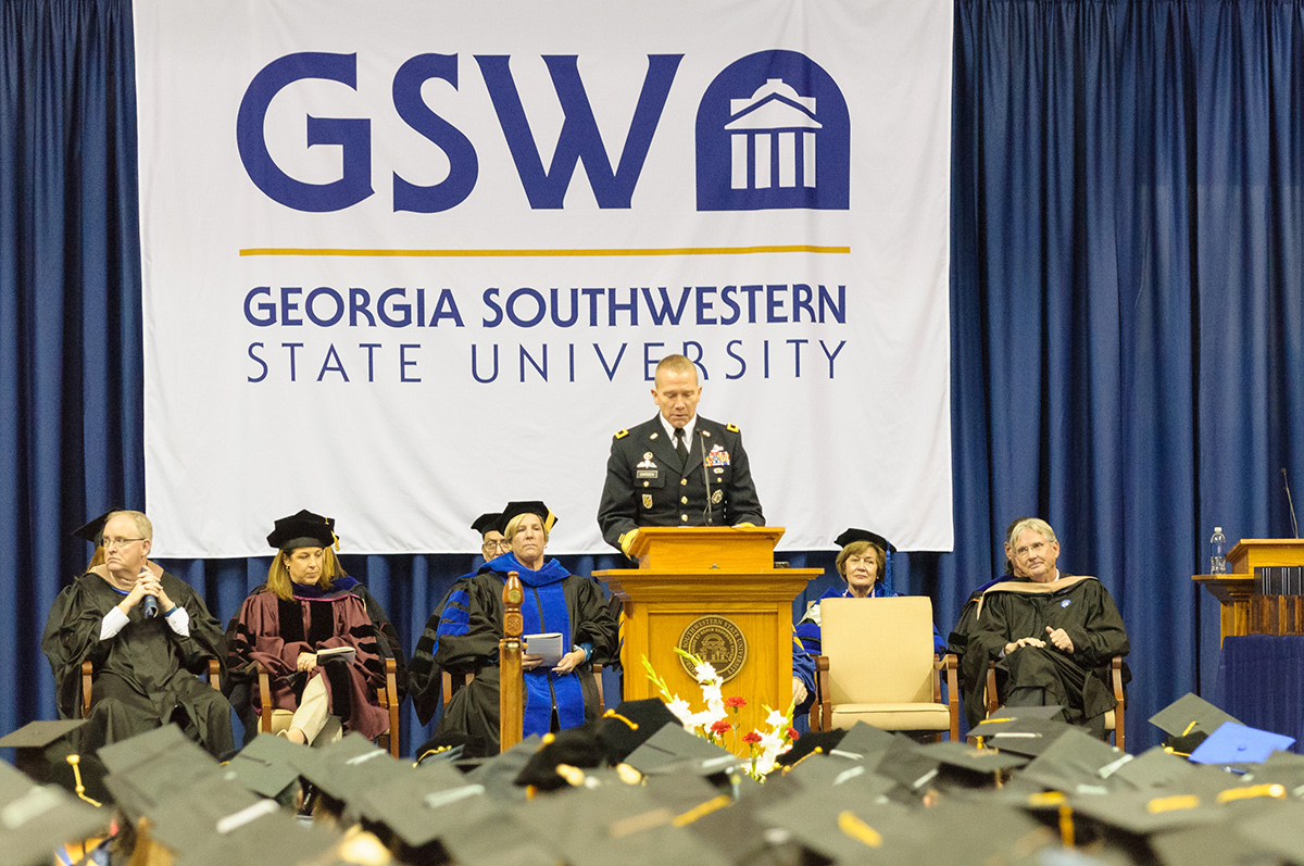 General Thomas Carden speaks at the 2018 commencement ceremony.