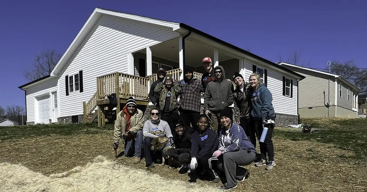 PJCLP Students work on house in Kentucky during spring break