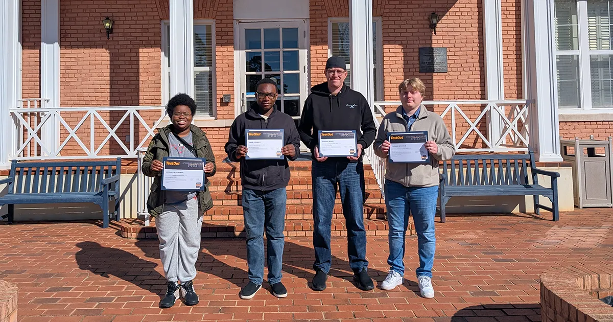 GSW IT students holding certificates