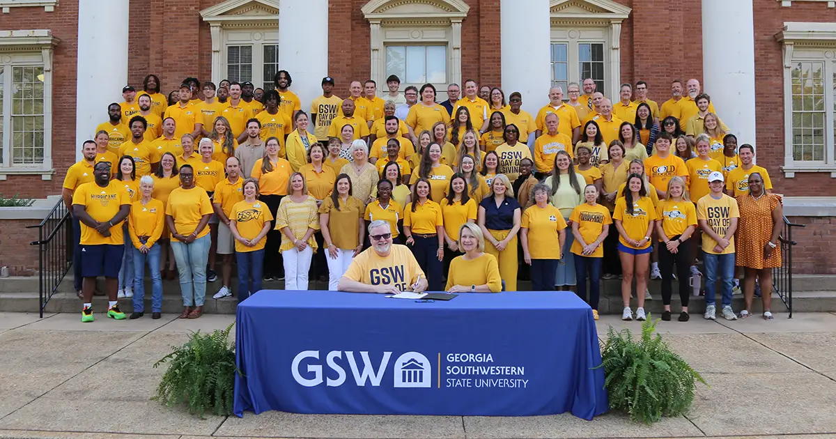 GSW faculty, staff, President and Americus mayor