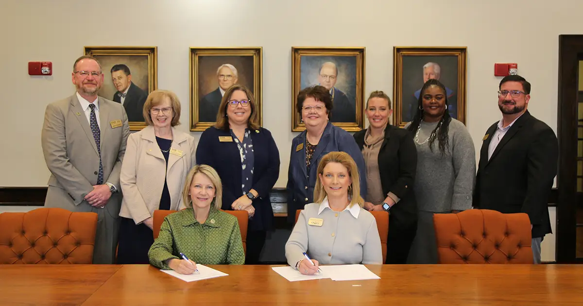 GSW education and CVCC leadership signing MOU