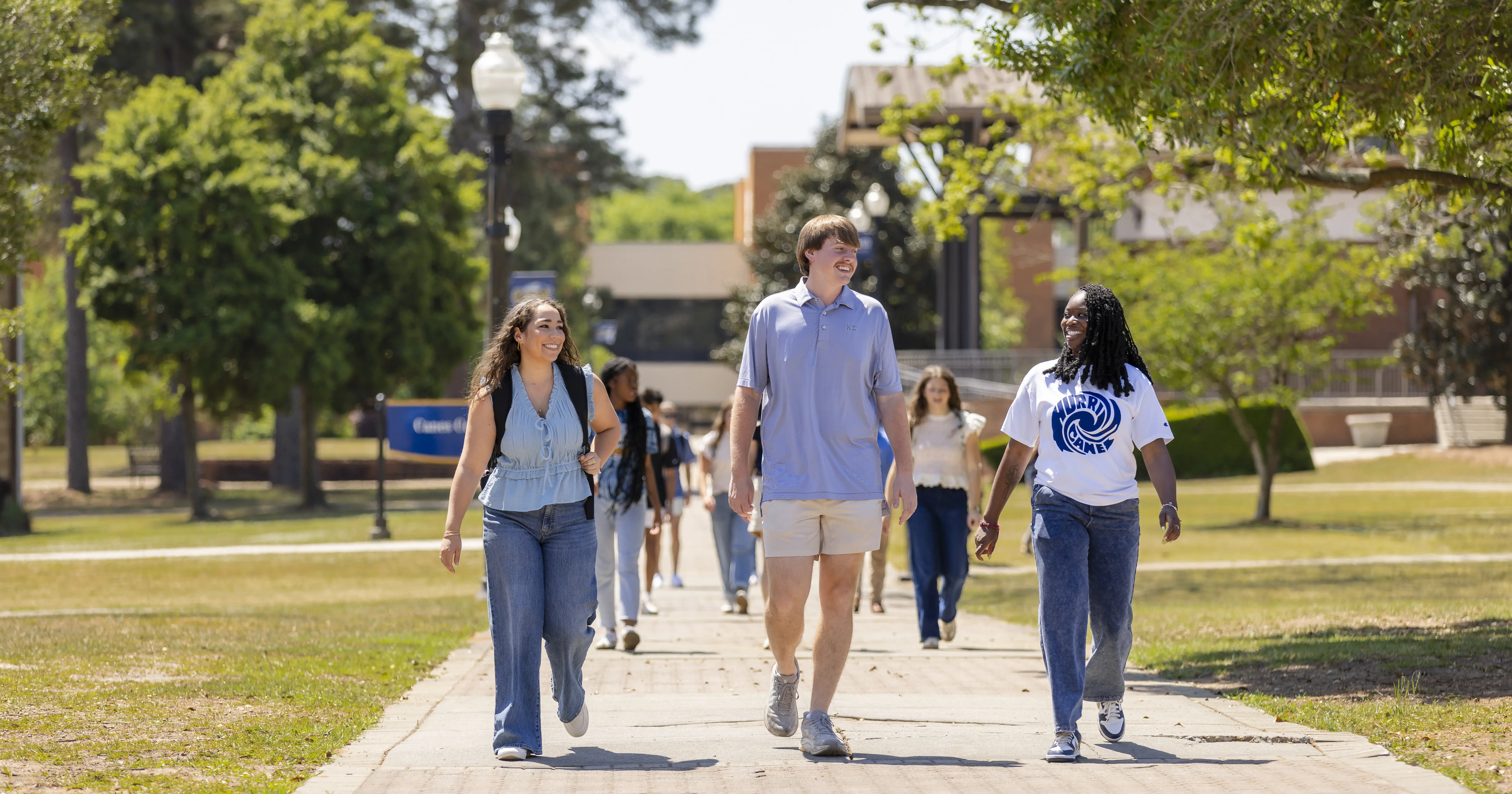 GSW students on Hello Walk walking through campus together