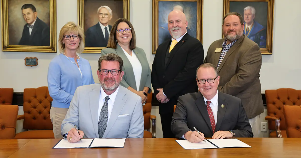 GSW President Kerry Palmer, Ph.D., and SGTC President John Watford, Ed.D., signing the articulation agreement